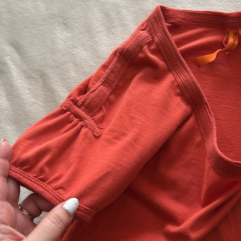 Cute basic top - Picture 2 of 4